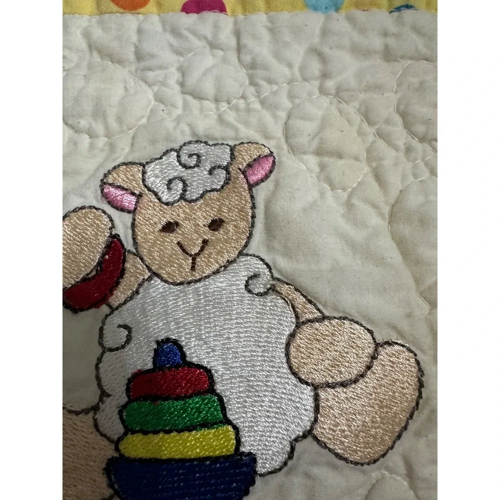 vtg handmade baby quilt with sheep‎